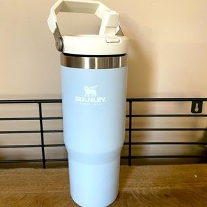 Barely used 30oz Stanely